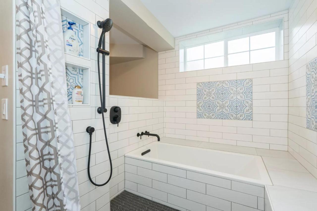 Remodeled 2-bedroom Unit In Fremont W/ Luxe Bathrooms Apartment Seattle
